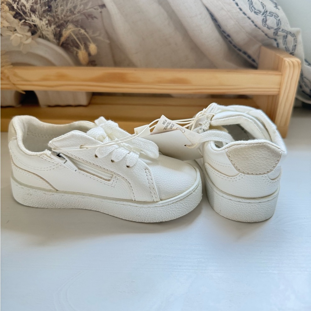 Zara White Kids Sneakers with Lace-Up Design - Picture 5 of 7